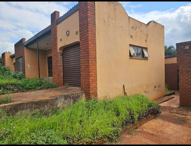 5 BEDROOM HOUSE FOR SALE IN SIBASA